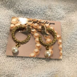 Gold earrings with small pearl